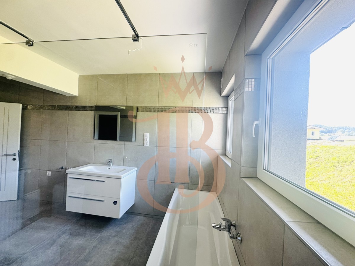 Bad mit DU/ Wanne/ WC