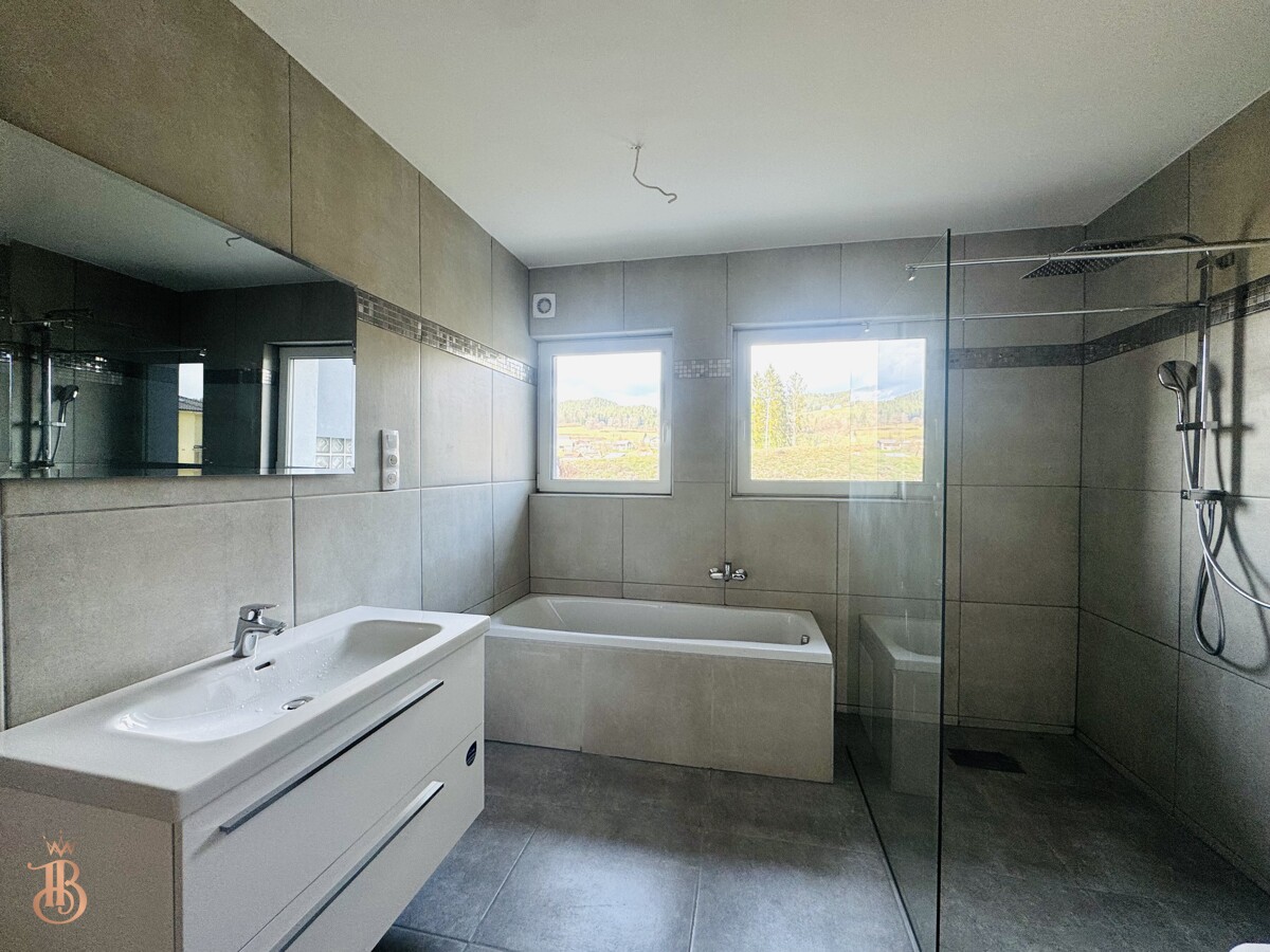 Bad mit DU/Wanne/ 2 WCs